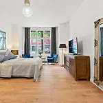 The Weichsel - Group Flat In Berlin, Family-friendly, 3br, 2 Bath Rooms, 4- 6 Guests Berlin